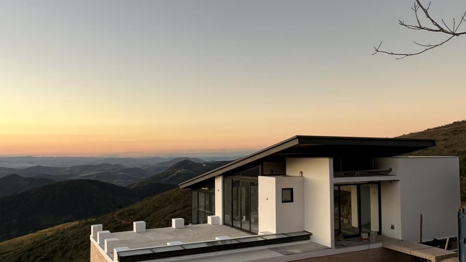 Residência de alto padrão construída pela Tríade no Areal, RJ